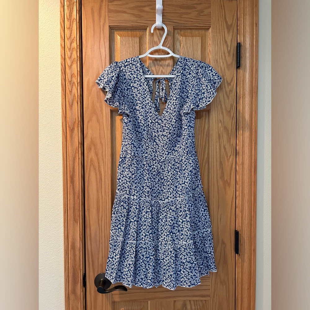 Juniors Floral V-neck Tiered Dress with Flutter Sleeves.  Open Back with tie, S.